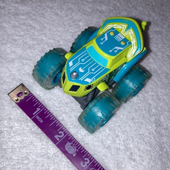 2014 Blaze And The Monster Machines Zeg Blue Tires Robot Rider Diecast - Picture 2 of 5